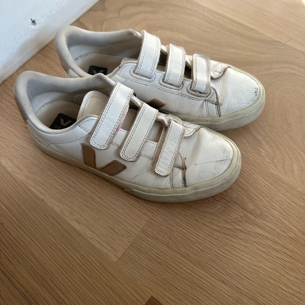 Veja White Sneakers - Picture 2 of 8